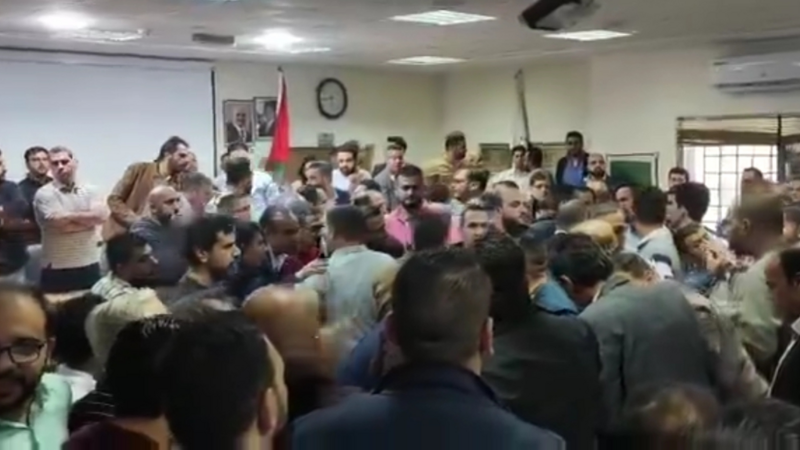 مشادات في اجتماع لاطباء القطاع العام 