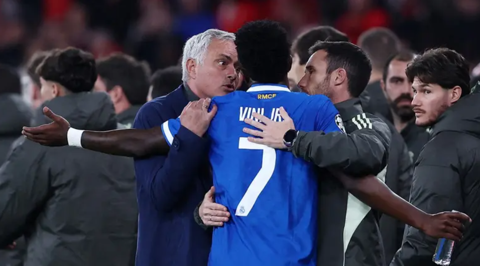 ماذا لو غادر ريال مدريد الملعب بعد حادثة فينيسيوس أمام بنفيكا؟