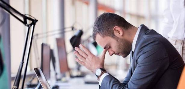تحذير للموظفين ..  العمل خلال عطلة نهاية الأسبوع يؤدي إلى الاكتئاب