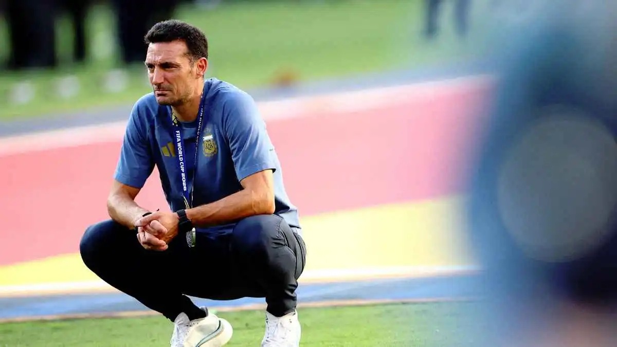 بعد خسارة نهائي كأس العالم ..  سكالوني يلمح للرحيل عن منتخب الأرجنتين ويذرف الدموع  