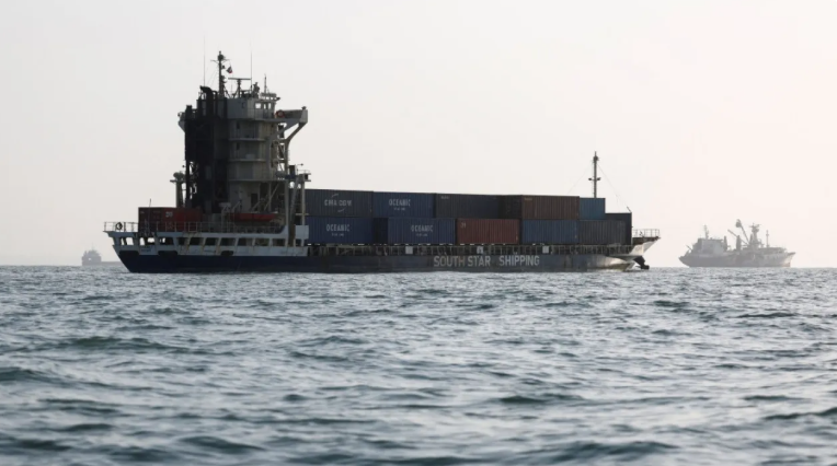 رضائي: إيران تضع شروطا لإعادة فتح مضيق هرمز ..  وممر ملاحي مؤقت قيد البحث