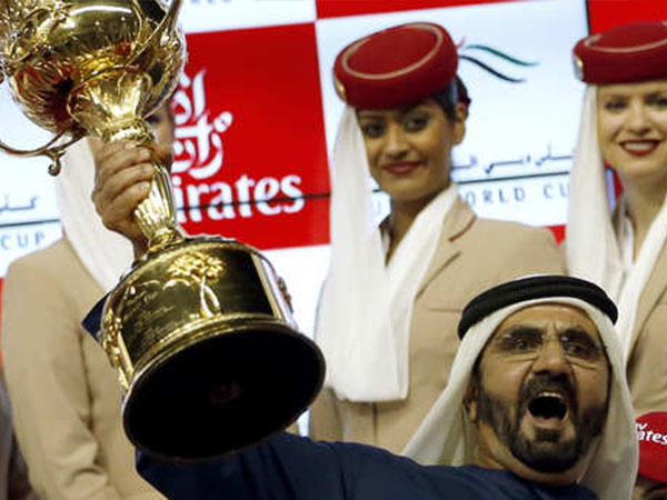 بالصور  ..  الامير محمد بن راشد يرقص "اليوله" احتفالا بفوزه