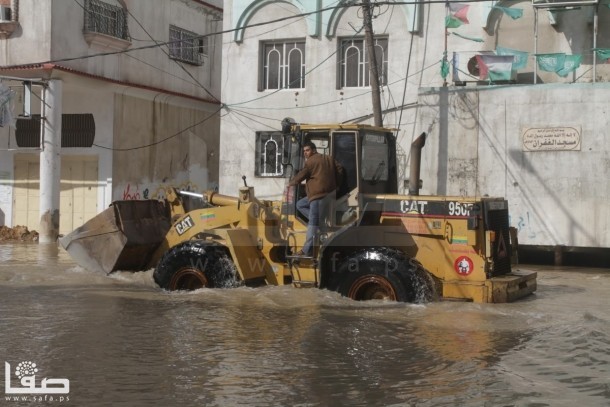 صور : المنخفض يواصل قسوته على غزة ويغرق عشرات المنازل