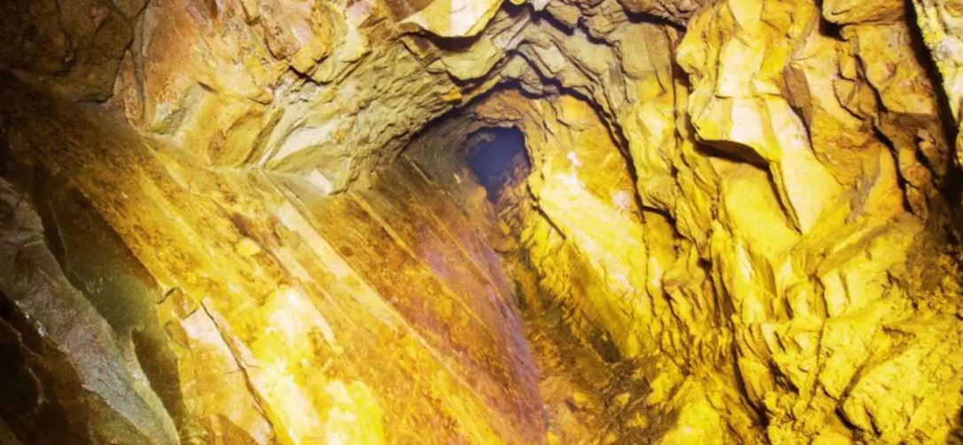 كولومبيا ..  14 قتيلا في انهيار منجم ذهب غير قانوني 