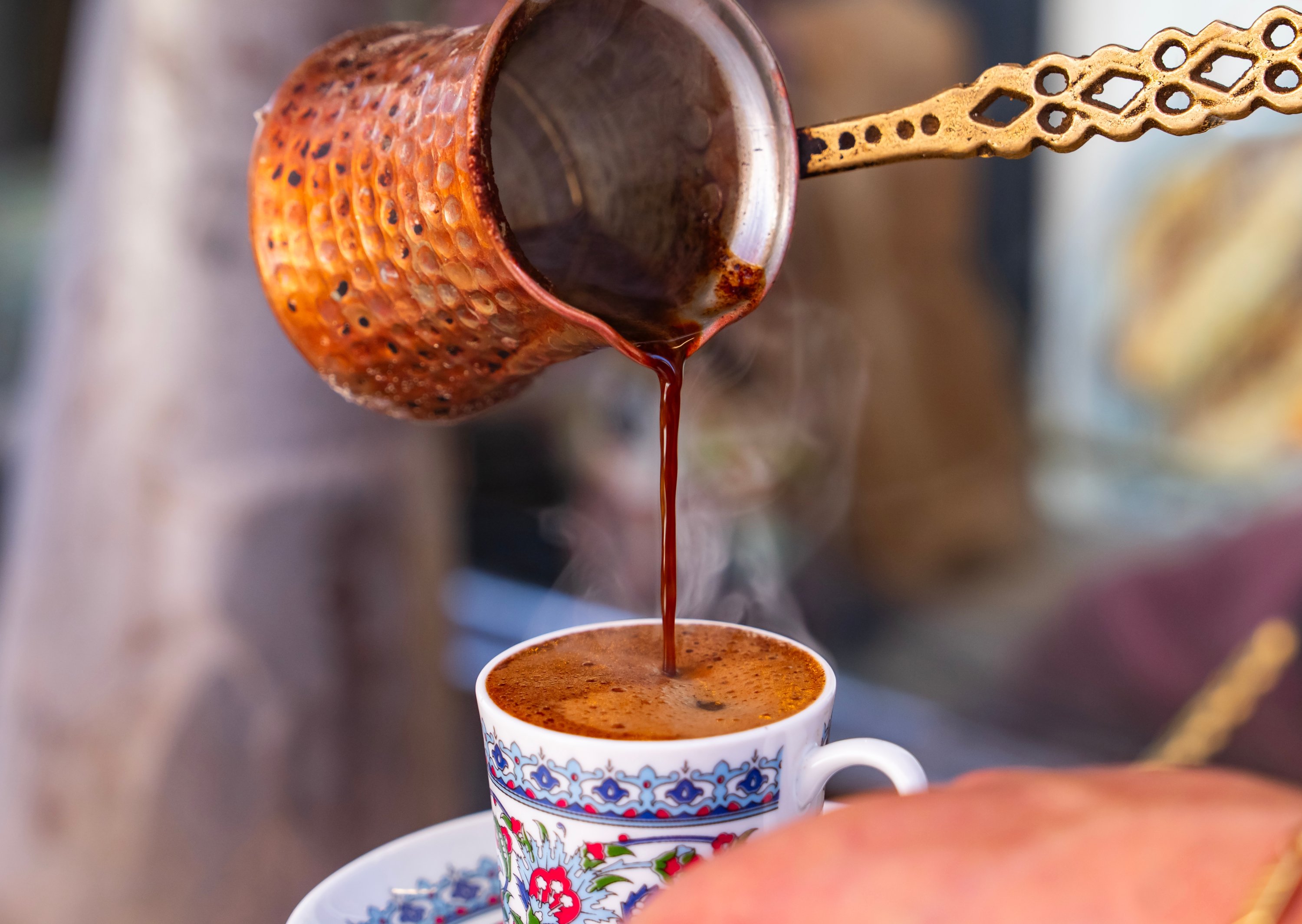 صداع رمضان ..  انسحاب الكافيين يهاجم بصمت