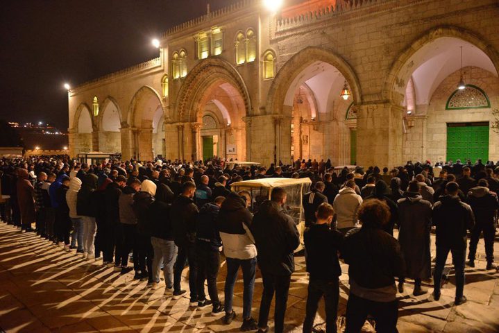 الاحتلال يمنع صلاتيْ العشاء والتراويح في المسجد الأقصى