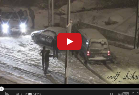 شاهد بالفيديو  .. أخطر احوادث السير بالأردن خلال العاصفة الثلجية