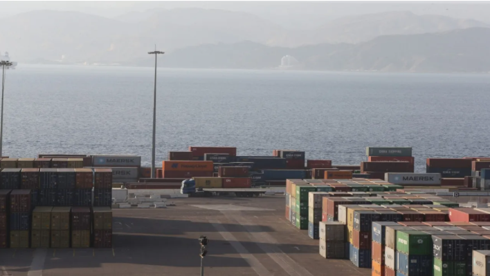 العقبة تستقبل باخرة متجهة للعراق نتيجة إغلاق مضيق هرمز