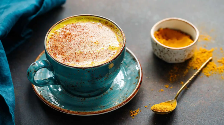 القهوة الذهبية ..  كيف يعزز "الكركم" وظائف الدماغ ويحمي الخلايا؟
