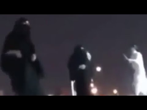 بالفيديو  ..  شبان يتحرشون بفتيات سعوديات في حديقة عامة يثير غضب الناشطون