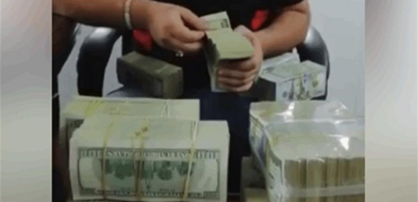 بالفيديو  ..  فنان شهير يستفزّ اللبنانيين بآلاف الدولارات يثير مواقع التواصل الاجتماعي 