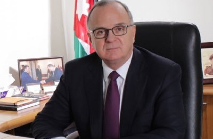 وزير العمل يطمئن الأردنيين بعد اتهامات بضياع أموال الضمان باستثمارات فاشلة 