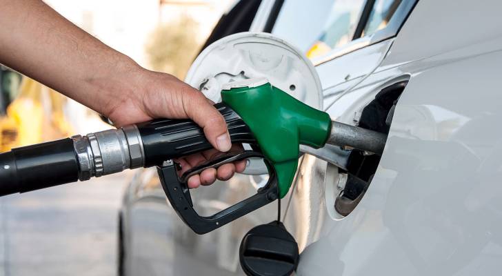الحكومة: انخفاض أسعار المشتقات النفطية عالمياً
