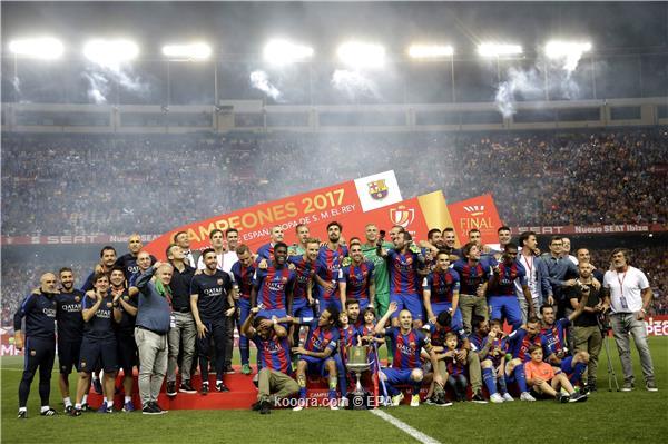 بالصور : برشلونة ينهي مغامرة ألافيس ويتوج بكأس ملك إسبانيا