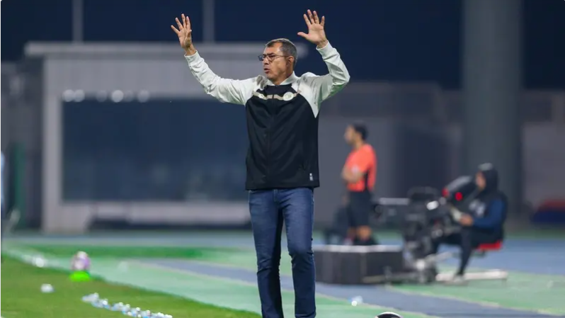 كاريلي: ضمك يبحث عن البقاء ..  وصراع الهلال والنصر لا يهمني