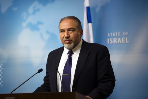 ليبرمان: قرار المحكمة العليا بتجنيد الحريديم خطوة هامة