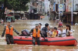 الصين: 11 مفقودا وإجلاء عشرات الآلاف جراء الأمطار والفيضانات