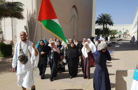 2100 حاج فلسطيني في طريقهم من الأردن للسعودية