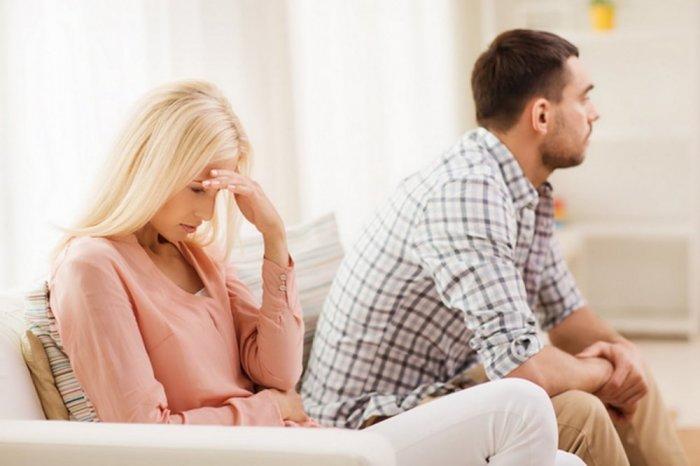 كيف أتصرف مع إصرار زوجتي على مقاطعة أهلي؟