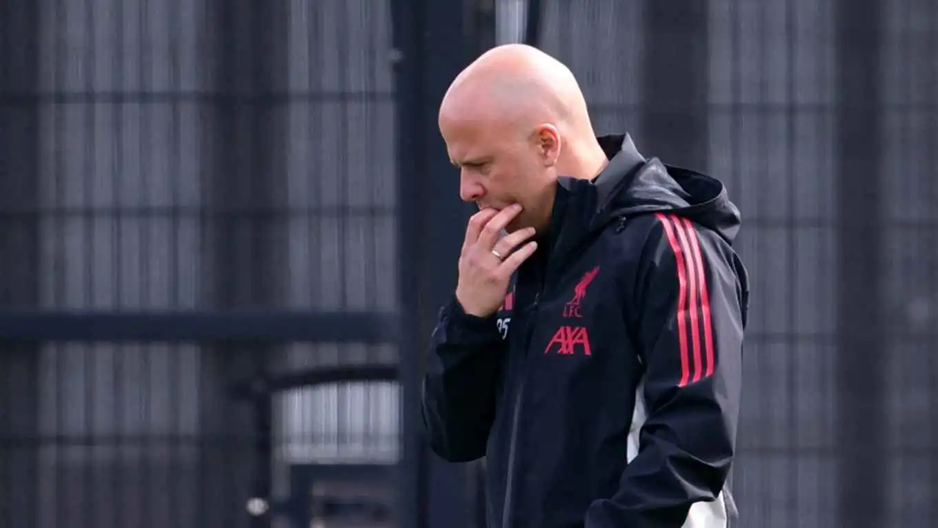 طوق نجاة أخير ..  الحلم الذي قد ينقذ آرني سلوت وليفربول 