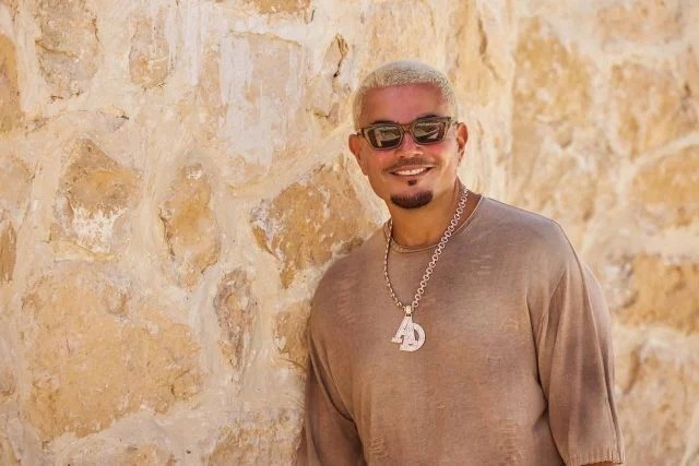 خلود حافظ تكشف تفاصيل موقف عمرو دياب بعد فيديو "أنا قد أبوكي" (فيديو)