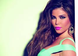 بالصور ..  نقل الفنانة اللبنانية مي حريري للمستشفى بعد محاولتها الانتحار‎