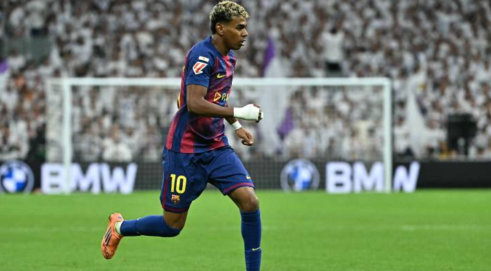 يامال ضحية العنصرية ..  ودموع عائلته تكشف ثمن النجومية