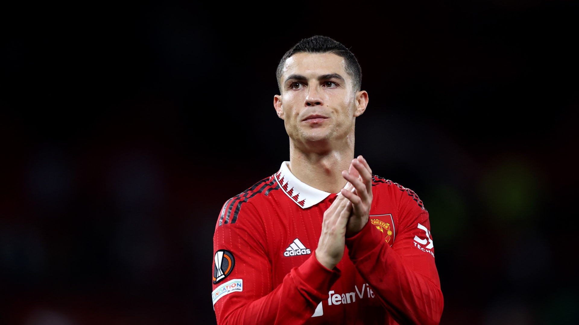 رونالدو يفتح الباب أمام نزاع قانوني بين "فيفا" ومنافسي البرتغال في المونديال