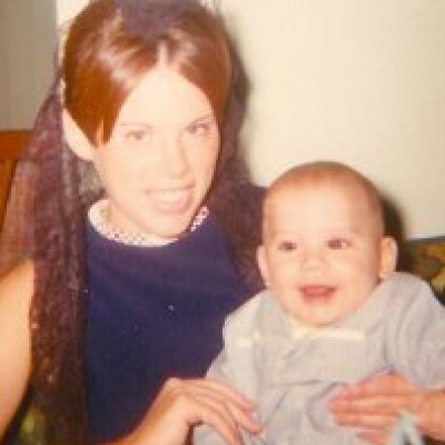 بعد 18 عاماً ..  يكتشف أن شقيقته هي والدته الحقيقية