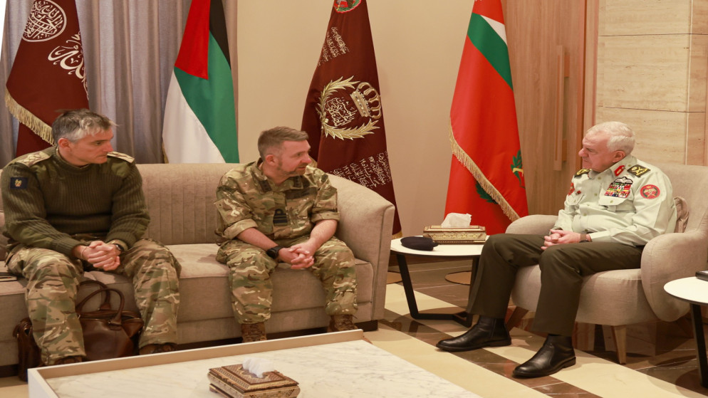 اللواء الركن الحنيطي يستقبل المستشار الخاص لشؤون الدفاع البريطاني في الشرق الأوسط