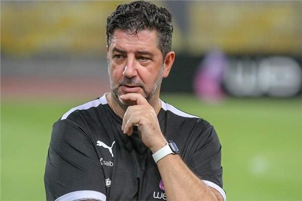 مدرب المنتخب المصري يرد على "عروض البرتغال"