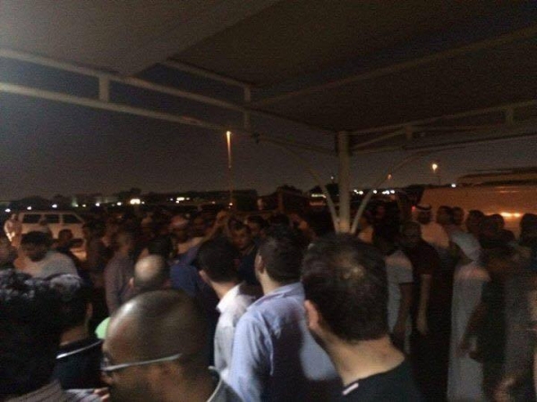 بالصور  ..  تشييع جثمان الطفل عبيدة 