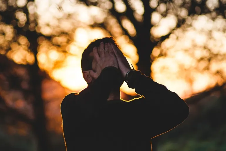 كيف يترجم الدماغ اللمسة إلى إحساس وعاطفة؟