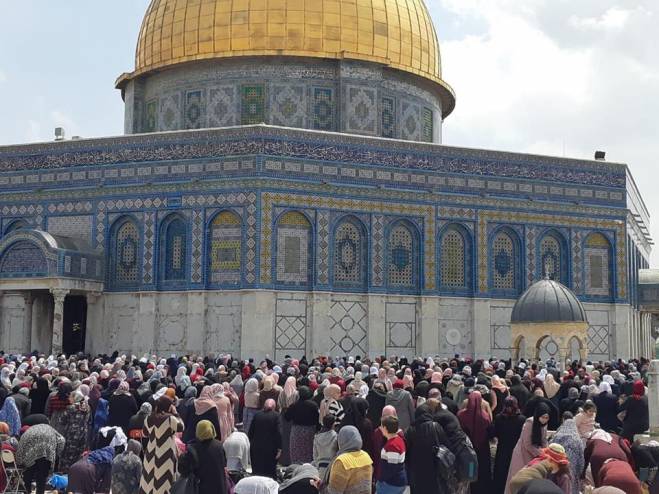 الآلاف يحيون ذكرى الاسراء والمعراج برحاب الأقصى المبارك