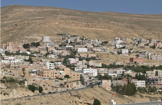 وادي موسى: مدرسة نسيبة في مصيدة السرعة الطائشة ..  مطالبات عاجلة لـ "إقليم البترا" و"الأمن العام"