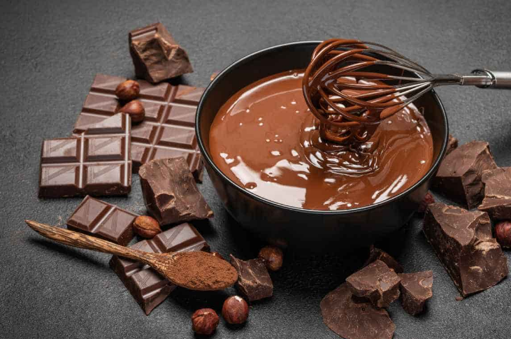 أخطاء تقعين بها عند تذويب الشوكولا ..  احذريها