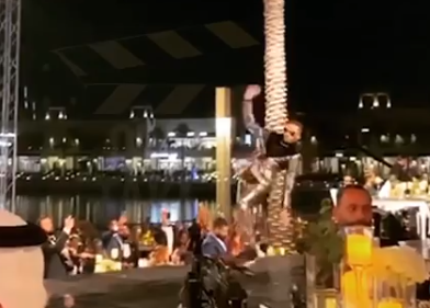 شاهدوا بالصور و الفيديو  ..  أول تعليق لمحمد رمضان بعد سقوطه على مسرح مهرجان ضيافة
