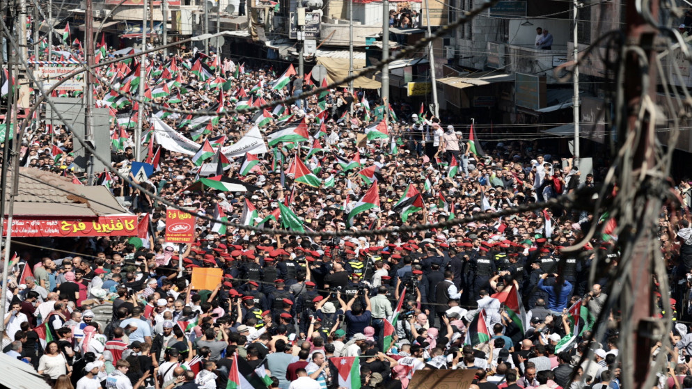 مسيرات في مختلف أنحاء الأردن تطالب بوقف العدوان الإسرائيلي على غزة - فيديو وصور 