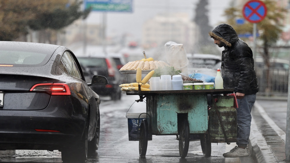 زخات من المطر و طقس بارد حتى الأربعاء وتحذير من الضباب والانزلاق الأحد