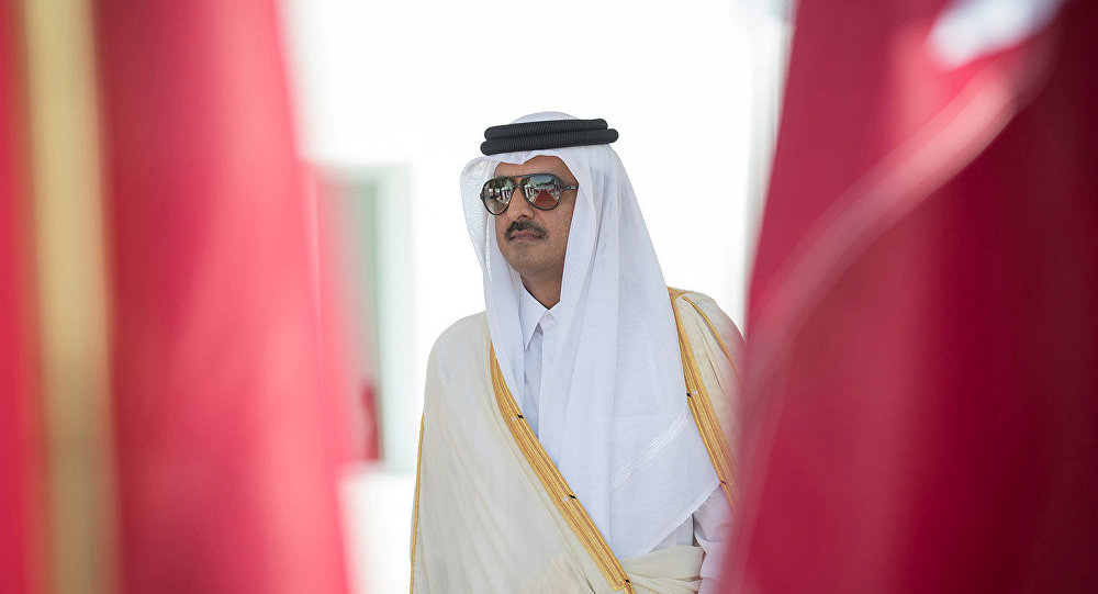 الملك سلمان يفاجئ العالم ويبعث رسالة لامير قطر 