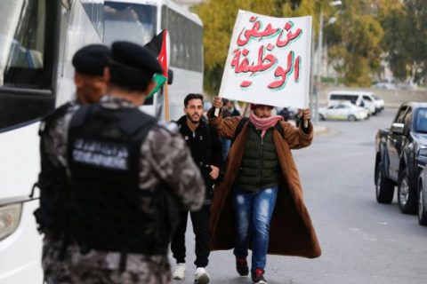تحديات تعصف الفرص لعمل الشباب  ..  و الحكومة تحت ضغط مسيرات المتعطلين عن العمل  .. "تفاصيل"