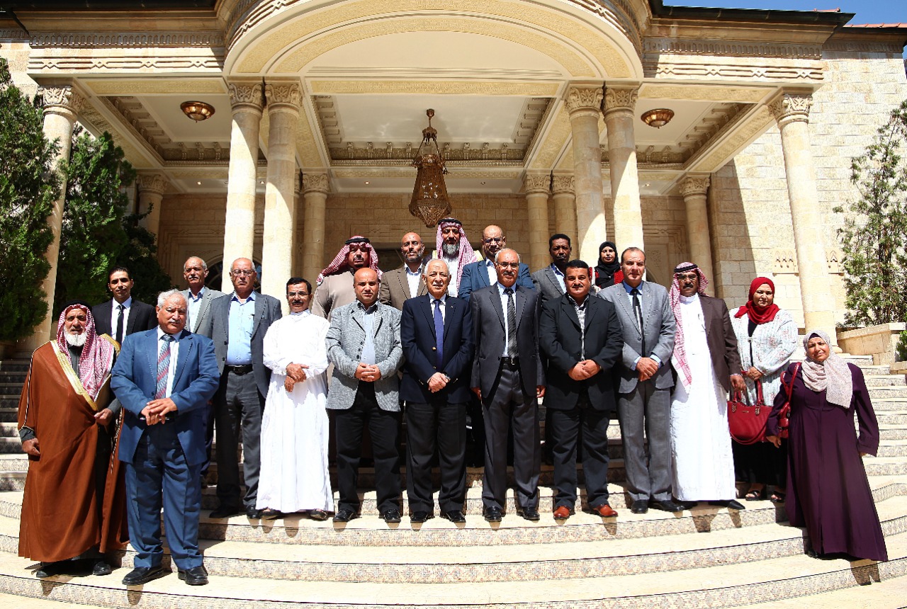 بالصور  ..  العيسوي يلتقي رئيس واعضاء مجلس محافظة الطفيلة في قصر بسمان 