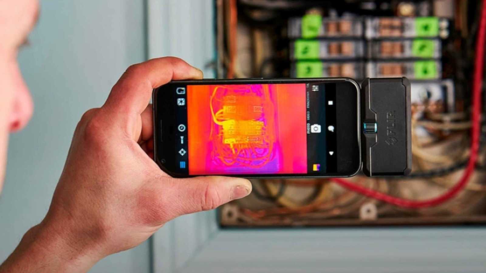 غريبة لكن مفيدة ..  أجهزة يمكنك توصيلها بمنفذ USB في هاتفك