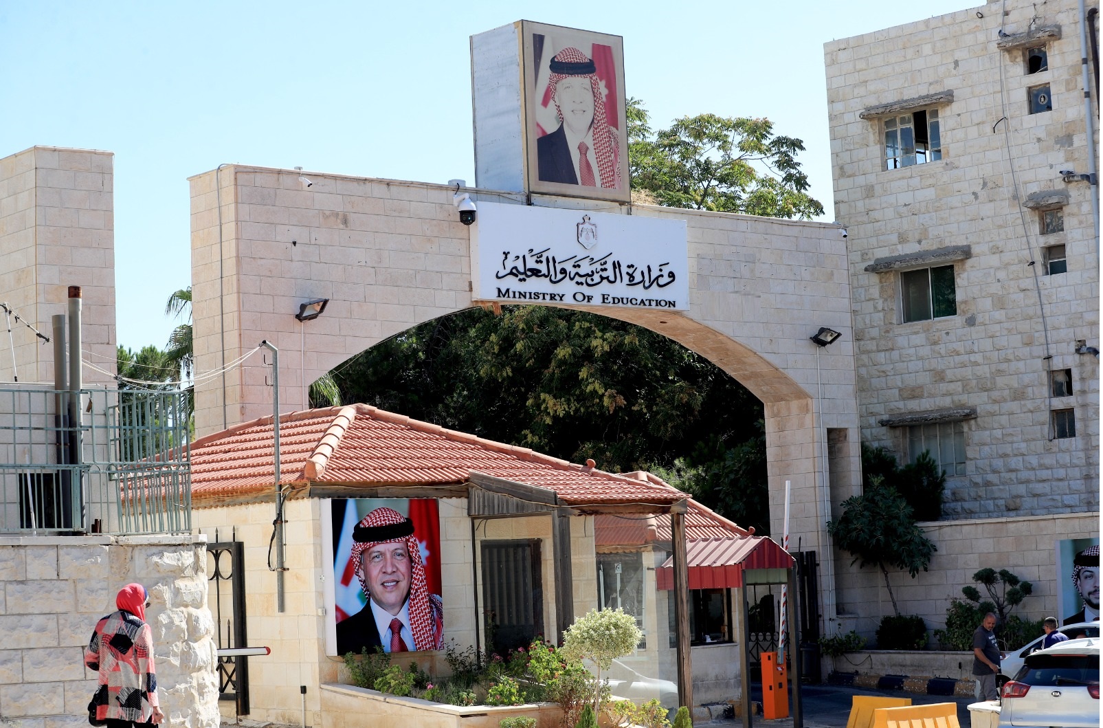 أولياء أمور طلبة في البادية الشمالية الغربية يناشدون وزير التربية: "خطر الدهس والاكتظاظ يهددان أبناءنا"