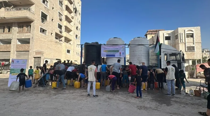 الهيئة الخيرية الهاشمية ولجنة المناصرة تنفذان أكبر حملة لسقيا الماء في غزة
