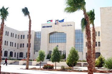 "تنمية الرمثا تهدي جامعتي اليرموك وجدارا كتبا لتعزيز العلاقات مع محيطها