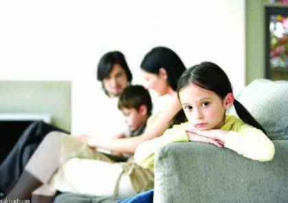 أمي لا تعدل بيني وبين إخوتي، فكيف أتعامل معها؟