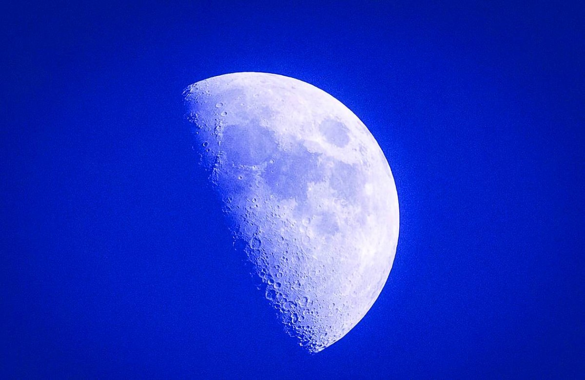 البشر سيعيشون على القمر العقد المقبل