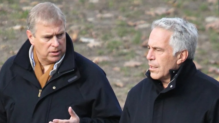 التلغراف: شقيق الملك تشارلز سهّل هبوط طائرة إبستين في قاعدة تابعة لسلاح الجو البريطاني!