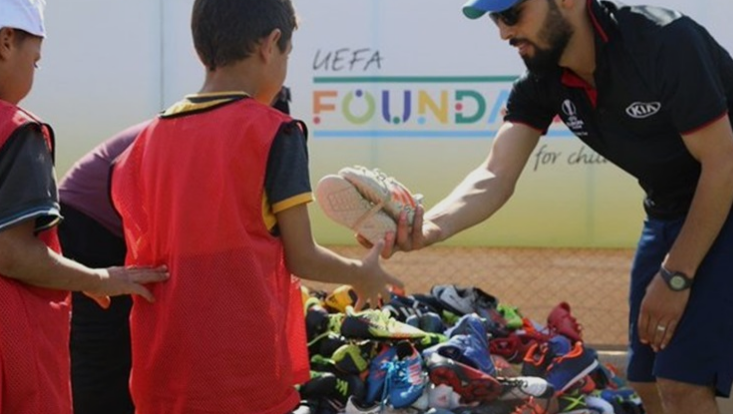 مبادرة إنسانية من نجوم كرة القدم تجاه لاجئين في الزعتري